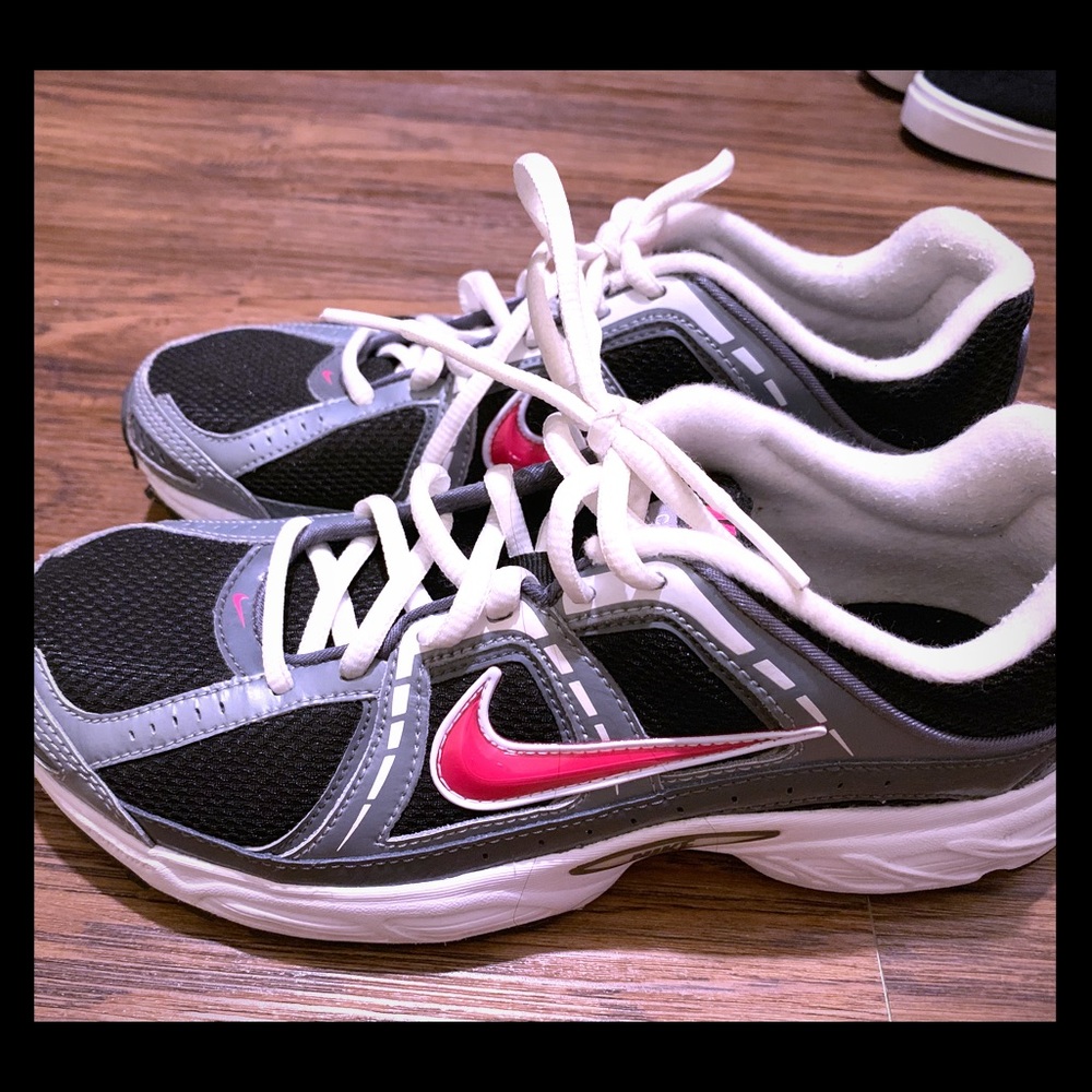 Nike Tennis Shoes